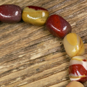 Mookaiittijaspis, kulmikas n. 12x7x7mm irtohelmi 