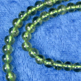 Peridootti vihreä 4-5 mm pyöreä irtohelmi