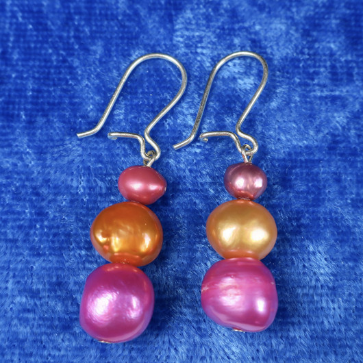 Korvakorut makeanveden helmiä pinkit ja oranssi HEL3