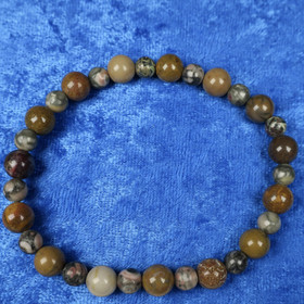 Rannekoru kivettynyt puu 8mm ja fossiilijaspis 6mm, 18cm fos9 