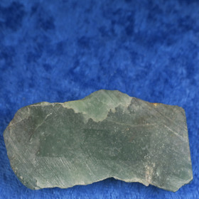 Aventuriini vihreä sahattu ja raakapinta 24g 53x27x10mm Hi149