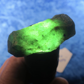 Aventuriini vihreä sahattu ja raakapinta 24g 53x27x10mm Hi149