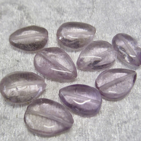 Ametisti läpikuultava violetti pisara n. 15mm pitkä irtohelmi