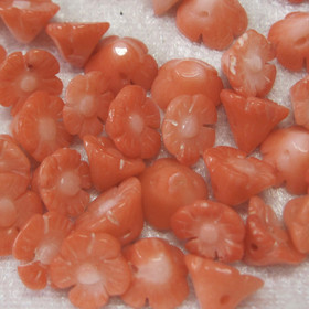 Koralli vaalea oranssi kukka 10mm synteettinen irtohelmi