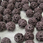 Hohkakivi vulkaniitti laavakivi  violetti 8mm irtohelmi