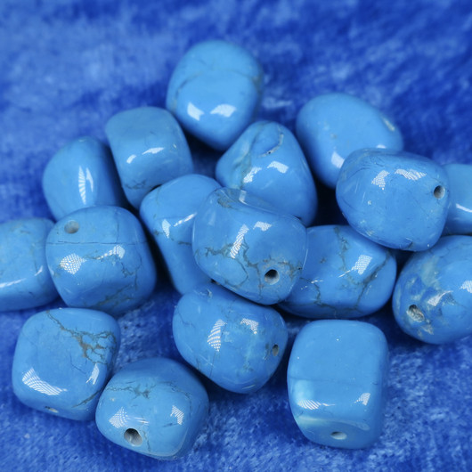 Magnesiitti rumpuhiottu kulmikas turkoosivärjätty sinisempi irtohelmi