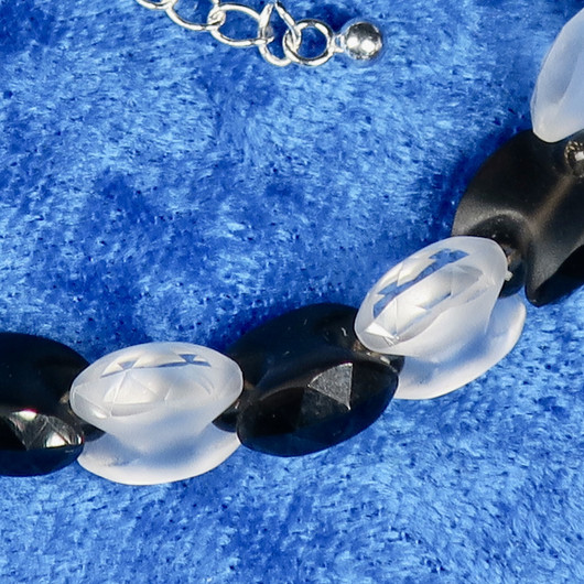 Vuorikide erikoinen viistehiottu ja mattaosa 10x10mm irtohelmi