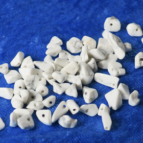 Magnesiitti valkoharmaa sipsi irtohelmi