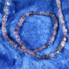 Fluoriitti kuutio 4mm irtohelmi 