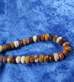 Mookaiittijaspis viistehiottu 8x5mm irtohelmi 