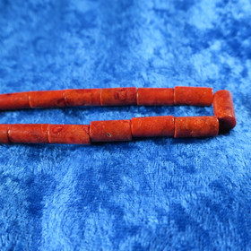 Koralli oranssinpunainen 15x7mm putki Schaumkoralli  irtohelmi