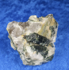 Pegmatiitti vihreä turmaliini ym. 149g Hi158