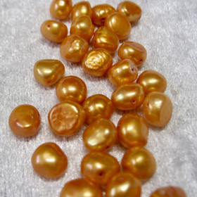 Helmi oranssi makeanvedenhelmi värjätty n. 8mm irtohelmi