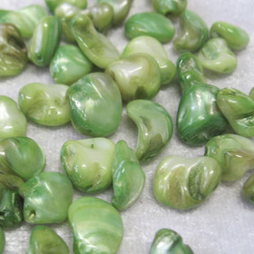 Simpukka vihreä monimuotoinen värjätty irtohelmi