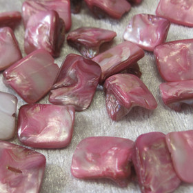 Simpukka pinkki kulmikas n 15mm värjätty irtohelmi