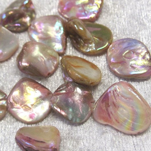 Simpukka vaaleanpunainen monimuotoinen n 15mm värjätty irtohelmi