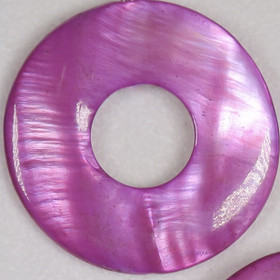 Simpukka pinkki rengas 30mm, aukko 10mm, 2 reikää, värjätty irtohelmi