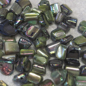 Simpukka vihreä metallinhohtoinen kulmikas 7mm värjätty irtohelmi