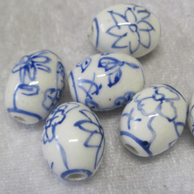 Keramiikkahelmi sinivalkoinen kuvio 16x13mm ovaali irtohelmi