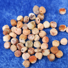 Tuliopaali pieni litteä oranssi n.3mm irtohelmi korutarvikkeeksi