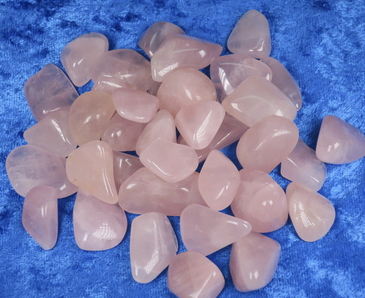 Ruusukvartsi rumpuhiottu Extra-laatu Namibia. Valitse koko 0-15g