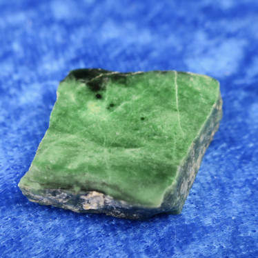 Kromidiopsidi 5g siivu 20x18x6mm, yksi puoli hiottu Hi52