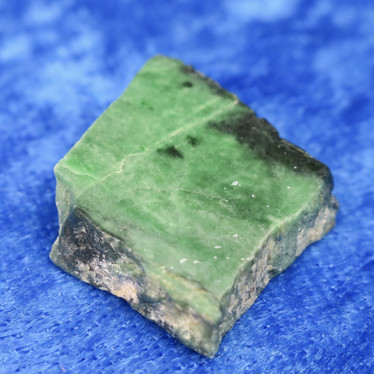 Kromidiopsidi 5g siivu 20x18x6mm, yksi puoli hiottu Hi52