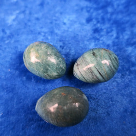 Kivimuna kalkkikivi vihreä pieni värjätty 14-15g 26-27mm