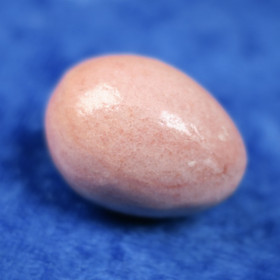 Kivimuna marmori haalea punainen värjätty 26 mm 14-15g