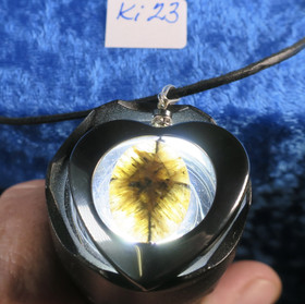  Riipus kiastoliitti ristikivi, hematiittisydän zirkonikoristein Ki23