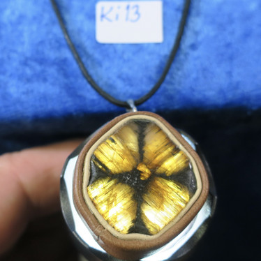 Riipus kiastoliitti nahkasomisteinen ristikivi  ki13
