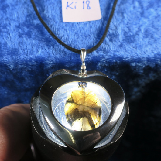  Riipus kiastoliitti ristikivi, hematiittisydän zirkonikoristein Ki18