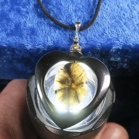  Riipus kiastoliitti ristikivi, hematiittisydän zirkonikoristein Ki20