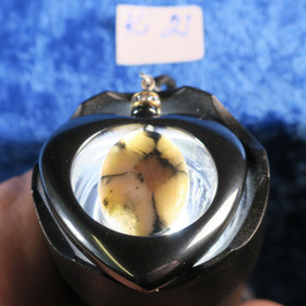  Riipus kiastoliitti ristikivi, hematiittisydän zirkonikoristein Ki21