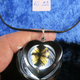  Riipus kiastoliitti ristikivi, hematiittisydän zirkonikoristein Ki22