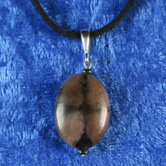 Riipus kiastoliitti ristikivi, siro malli  Ki31