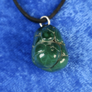 Riipus malakiitti tippukivi, luonnollisen muotoinen natural M2