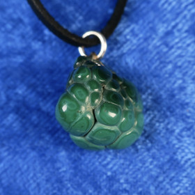 Riipus malakiitti tippukivi, luonnollisen muotoinen natural M3