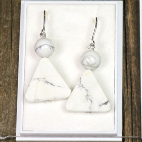 Korvakorut magnesiitti 8mm ja valkoinen kolmio PURJE