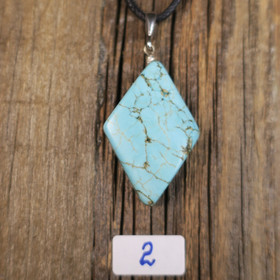 Riipus turkoosivärjätty magnesiitti/howliitti salmiakki nro2