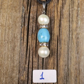 Riipus helmi ja turkoosivärjätty magnesiitti zirkonikoristein RAISA