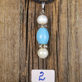 Riipus helmi ja turkoosivärjätty magnesiitti zirkonikoristein RAISA