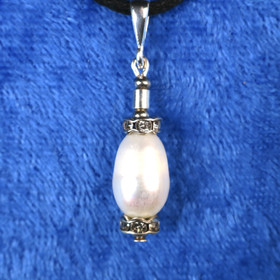 Riipus makeanveden helmikoru zirkoni- ja hopeakoristein nro3