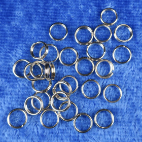 Tuplarengas 5mm hopeanvärinen korutarvike. 