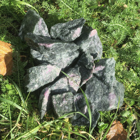 Rubiinifuksiitti raaka Kittilä Suomi. Hi167 Valitse koko 1-110g