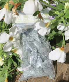 Fuksiitti kivimurske 30g rasiassa Kittilä Suomi Hi168