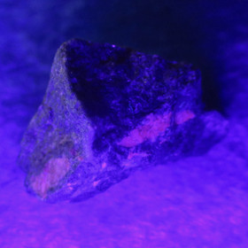 Rubiinifuksiitti raaka 173g Kittilä Suomi. Hi167