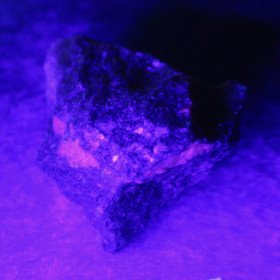 Rubiinifuksiitti raaka 173g Kittilä Suomi. Hi167