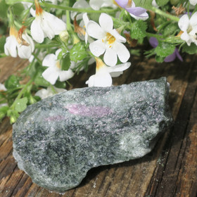 Rubiinifuksiitti raaka 145g Kittilä Suomi. Hi167