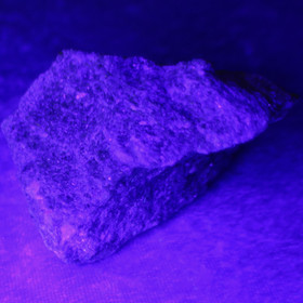 Rubiinifuksiitti raaka 159g A Kittilä Suomi. Hi167